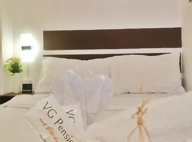 Vg And Residences 여관 Adlawon
