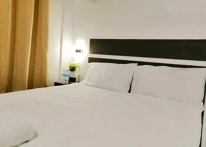 Vg And Residences 여관 Adlawon